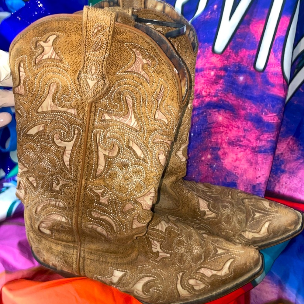 super cute Embelished leather boot sz 6.5